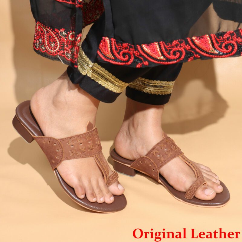 kolhapuri heel chappal
