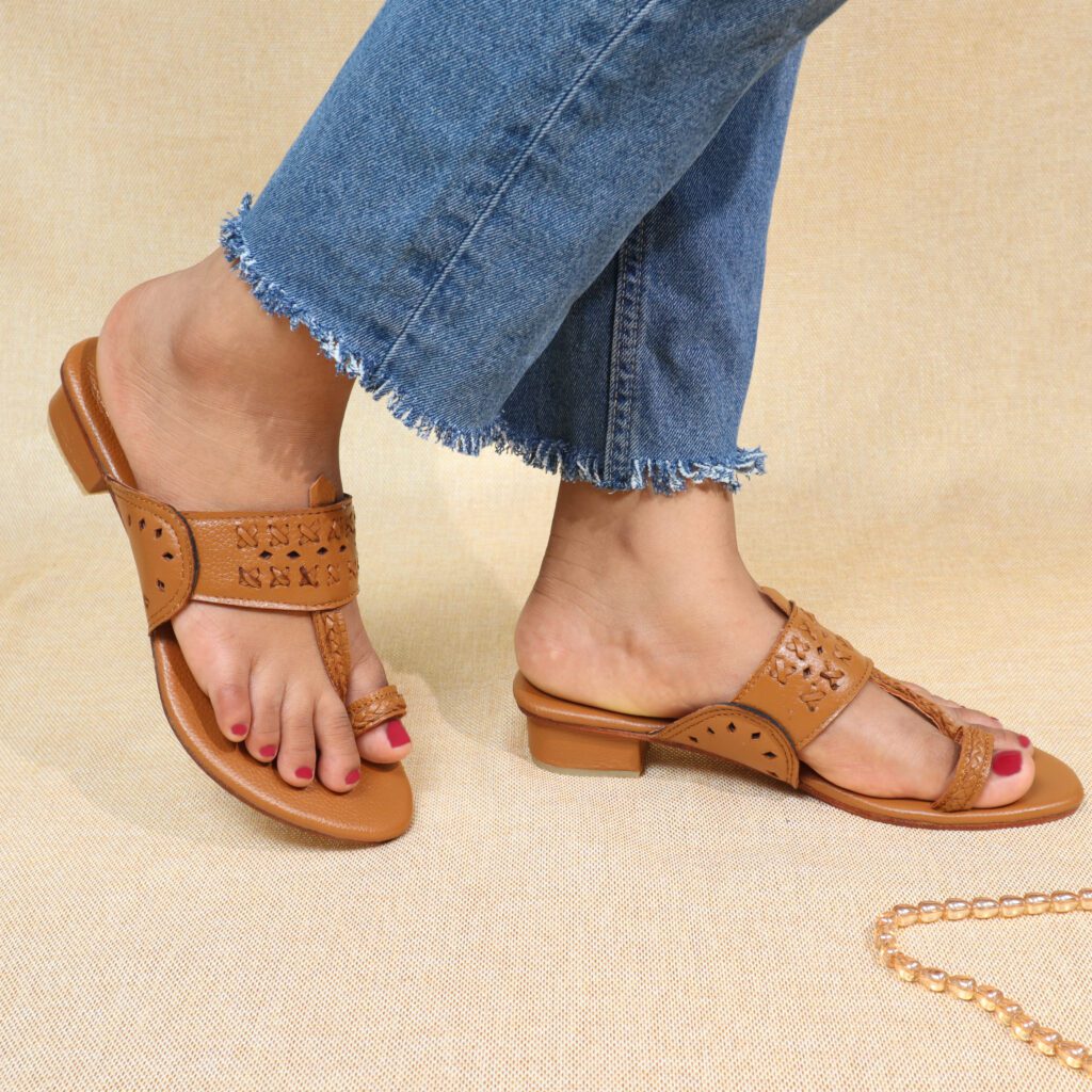 kolhapuri heel chappal
